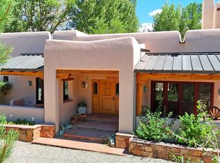 573 Range Rd, Taos, NM 87571