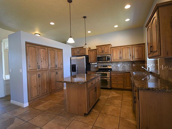 5th image of 1828 E Serchio Ct