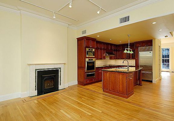 4th image of 333 E 65th St