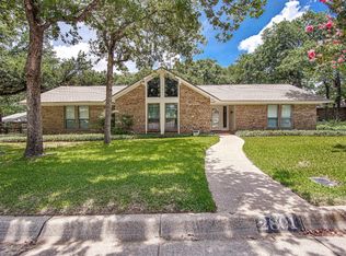 2801 Oak Valley Dr, Arlington, TX 76016