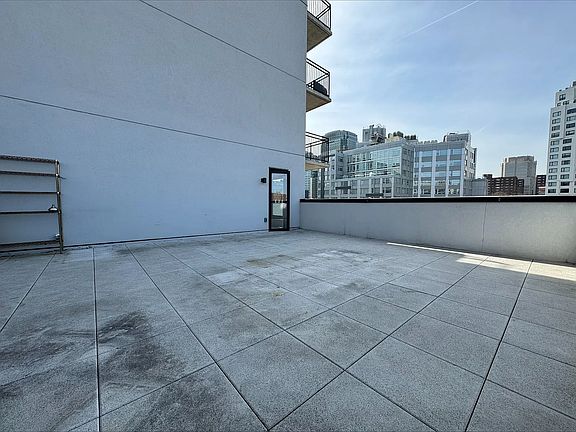 4th image of 260 Gold St #715