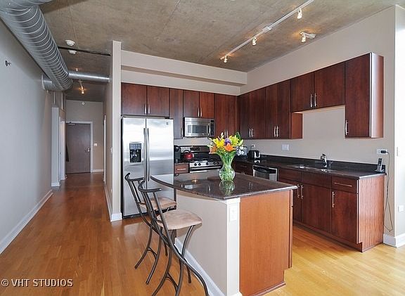 4th image of 1305 S Michigan Ave APT 1901