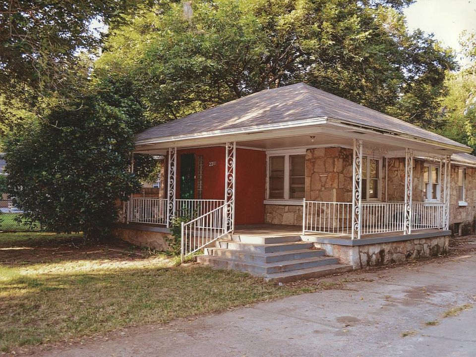 1st image of 2211 N Minnie Ln