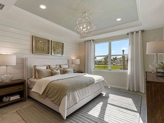 Owner s suite with optional decorative ceiling