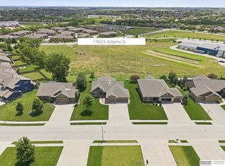 19625 Adams St, Omaha, NE 68135