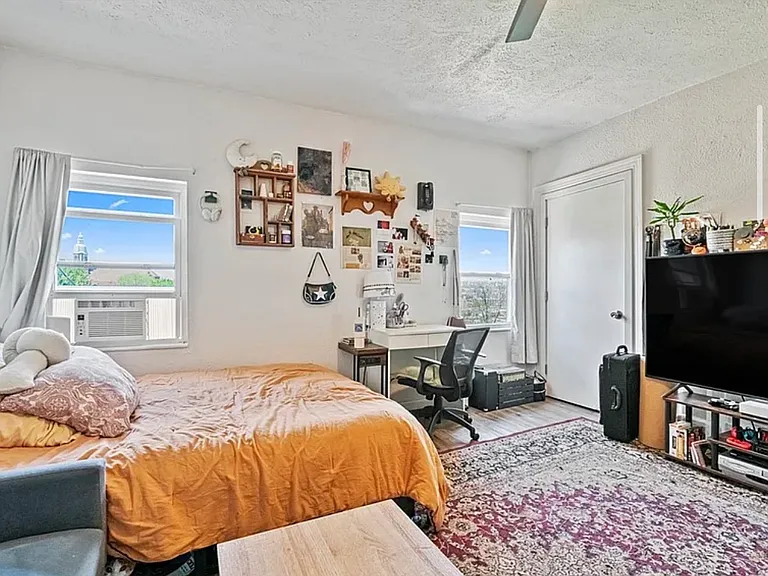 73 1/2 Barry St #2 — Photo 6