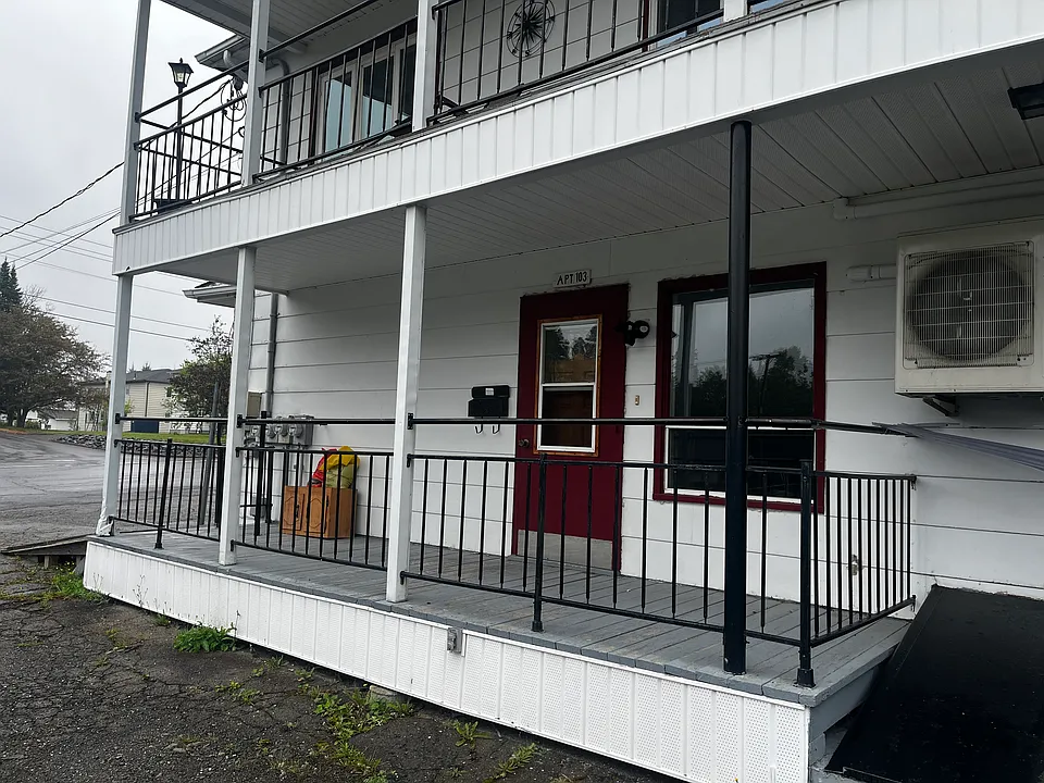201 Fox St #103