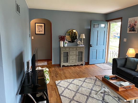 3rd image of 2150 Hyde Ave