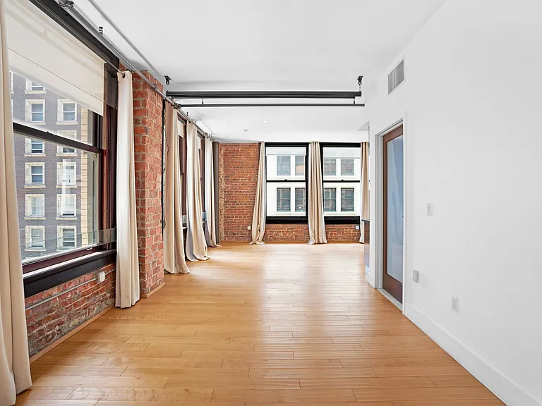 460 S Spring St #512 — Photo 10
