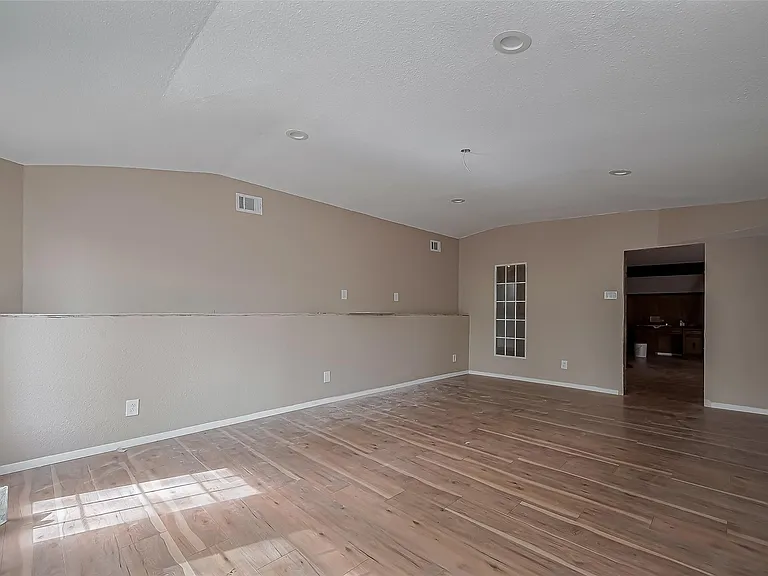 811 Loire Ln — Photo 25