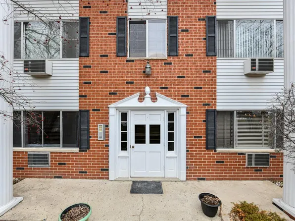 255 Elmwood AVENUE #105, Lake Geneva, WI 53147