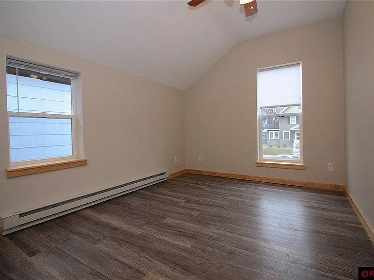 118 Van Brunt St — Photo 3