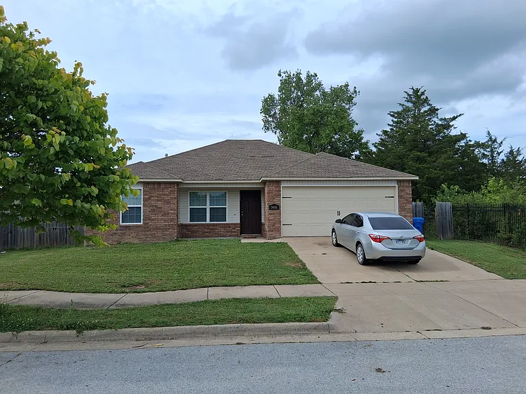 5406 E April Ln — Photo 1