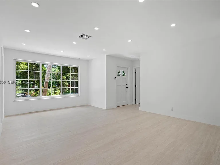 11770 Griffing Blvd — Photo 12