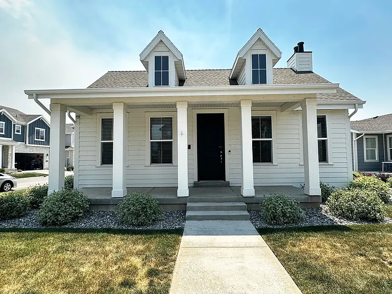 5042 W Willow Way — Photo 1
