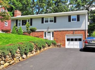 211 Hiawatha Blvd, Oakland, NJ 07436