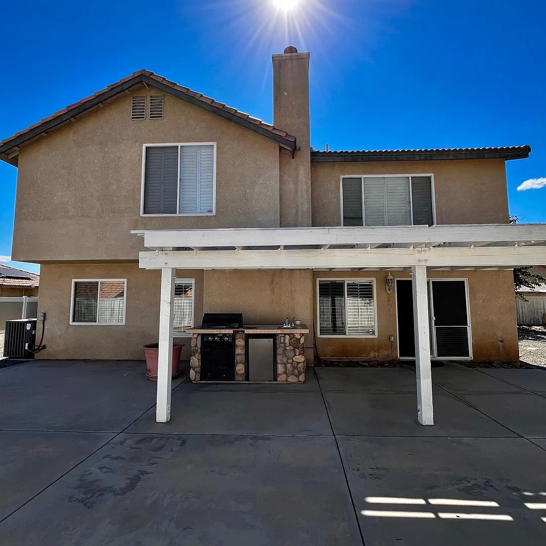 4-Bedroom 3-Bathroom House In Victorville — Photo 2