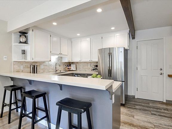 4th image of 916 Fruitdale Pl