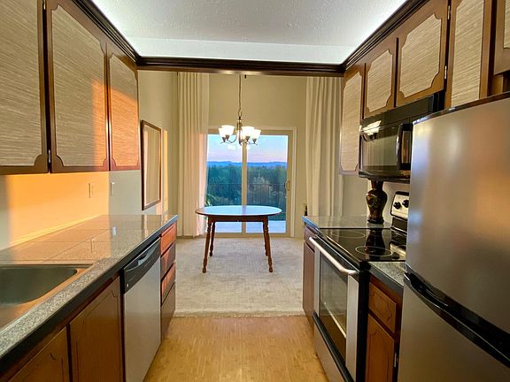 3rd image of 5575 E Evergreen Blvd