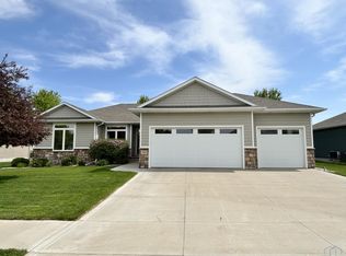 642 Bluestem Trl, Dakota Dunes, SD 57049