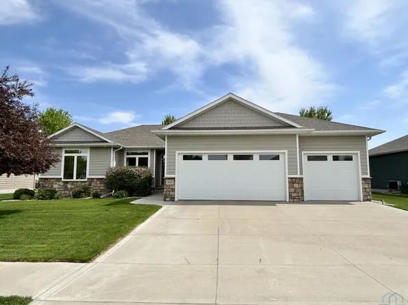 642 Bluestem Trl, Dakota Dunes, SD 57049