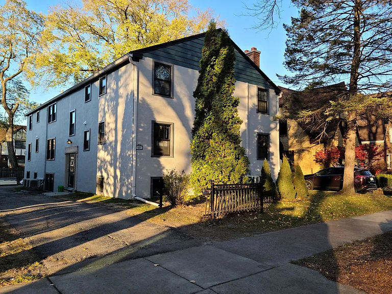 822 W Lakeside St — Photo 2