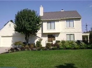18 Fairhaven Dr, Cherry Hill, NJ 08003