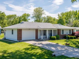 18810 Spruce St, Carlyle, IL 62231