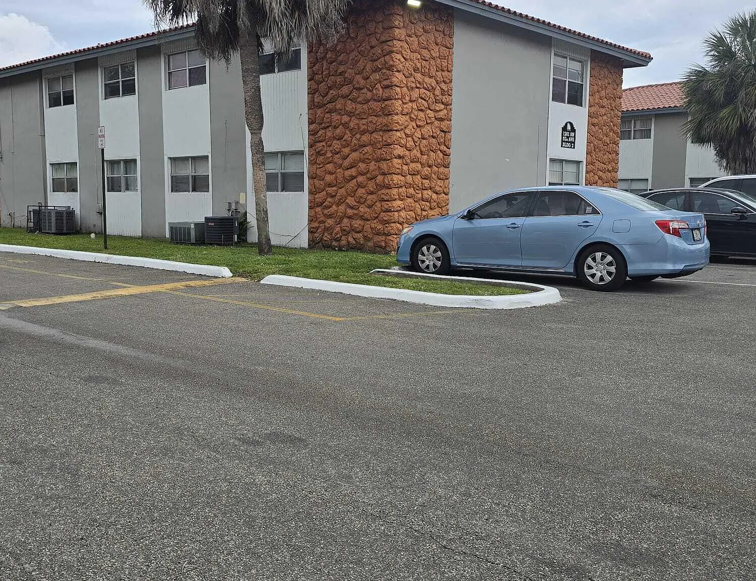 2 bed, 2.0 bath, 894 sqft, $2,150 — Photo 1