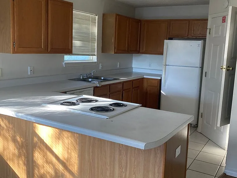 587 Florosa Ct — Photo 4