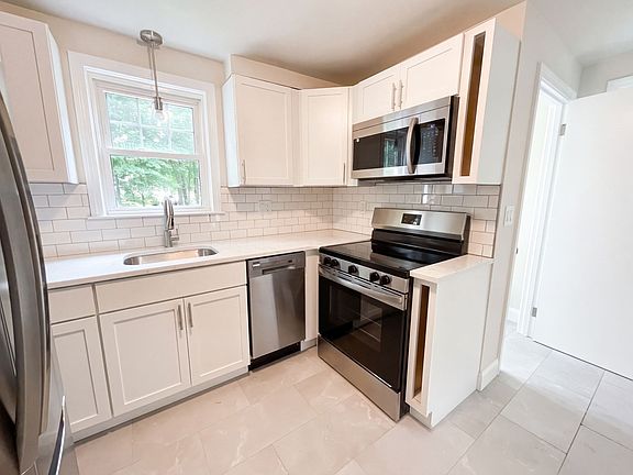 4th image of 48 Woodlawn St