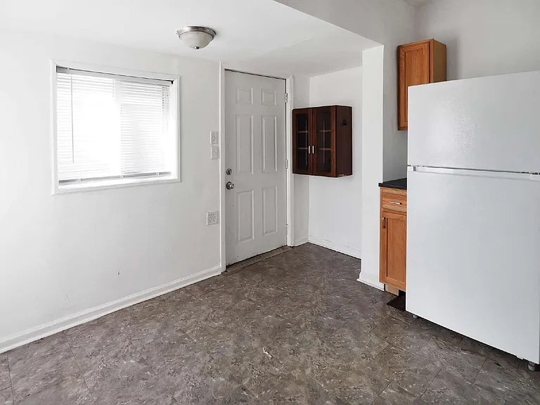 690 York Ave #1 — Photo 7