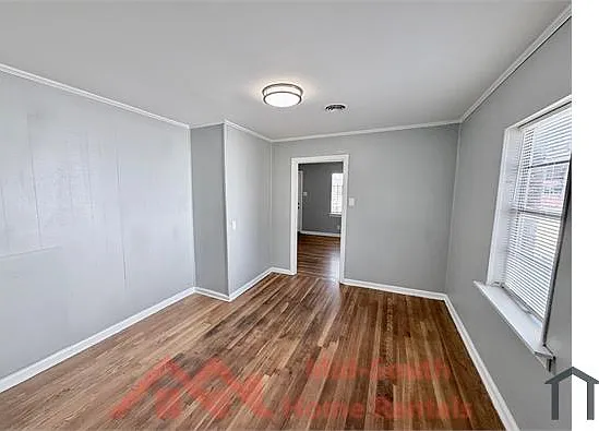 2054 Benford St — Photo 8