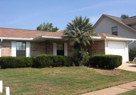 1st image of 208 Woodland Park Cir