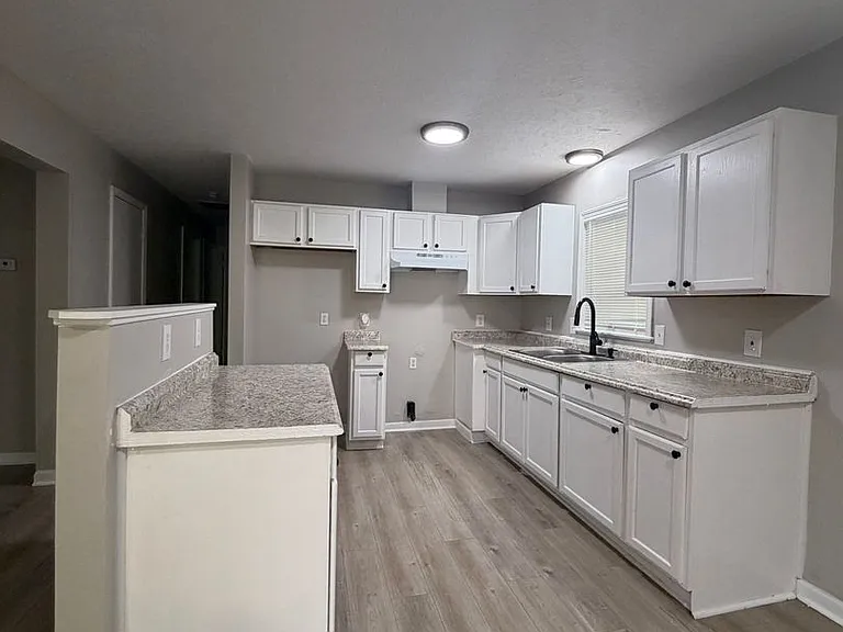 2410 Adams St — Photo 13
