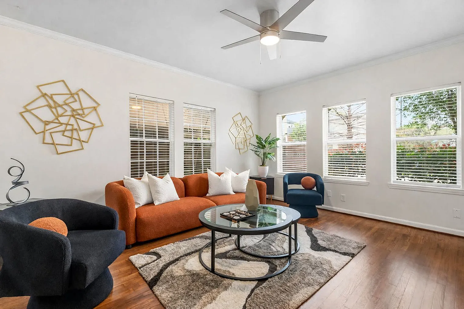 1 bed, 1.0 bath, 1087 sqft, $3,578 — Photo 1