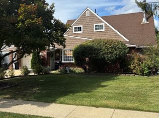 33 Stonecutter Rd, Levittown, NY 11756