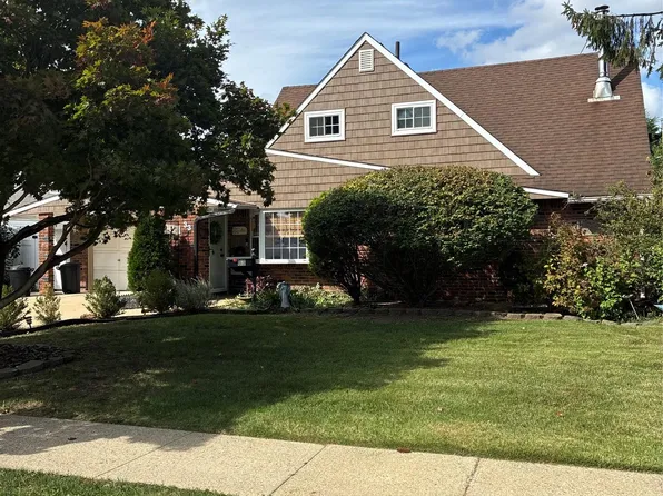 33 Stonecutter Road, Levittown, NY 11756