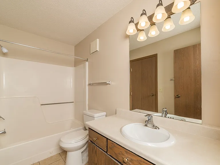 3900 S Carnegie Cir — Photo 8