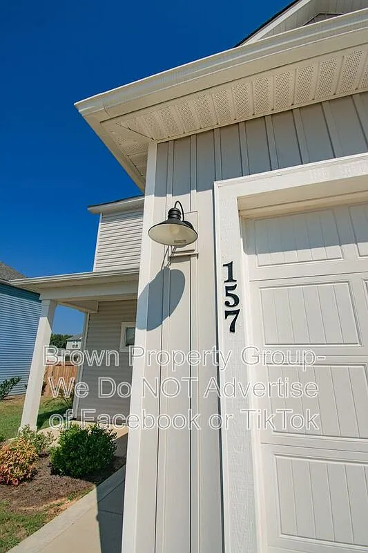 3 bed, 2.5 bath, 1693 sqft, $1,950 — Photo 2