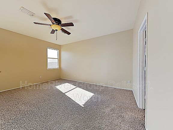 5th image of 2220 Sumac Dr