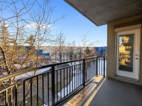 4245 139th Ave NW #1, Edmonton, AB T5Y 3E8