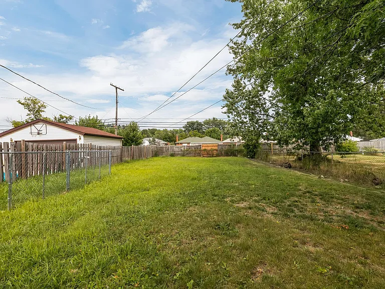 26080 Blumfield St Roseville-large-010-13-26080 Blumfield Street00012-1500x1000-72dpi_08252017