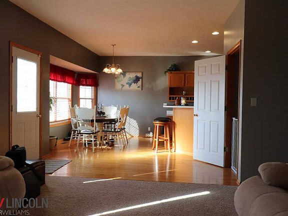 2nd image of 3230 Prairieview Dr