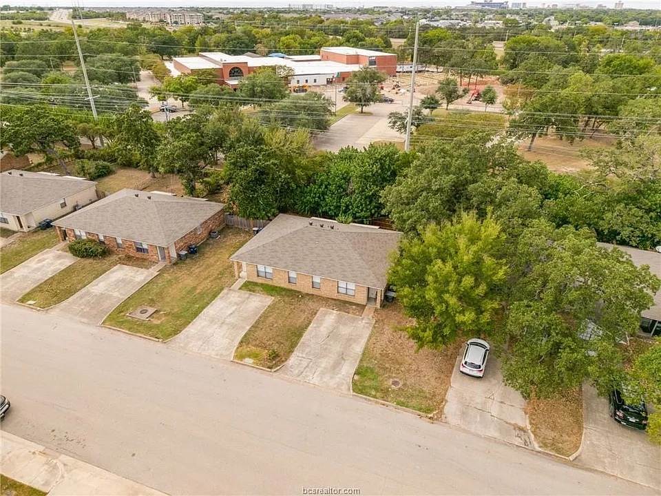 625 W Ridge Dr