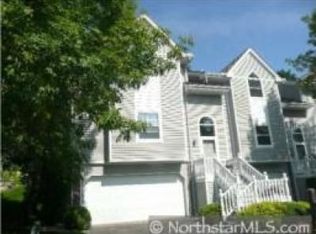 121 Edgewood Ct, Wayzata, MN 55391