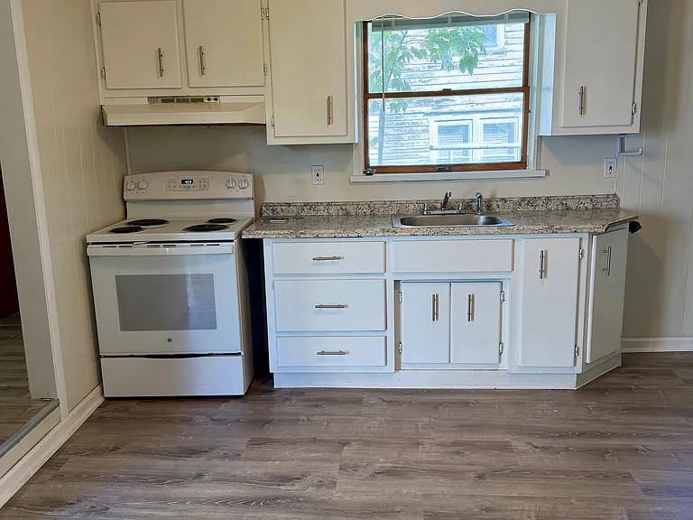 400 Clarkson Ave — Photo 1