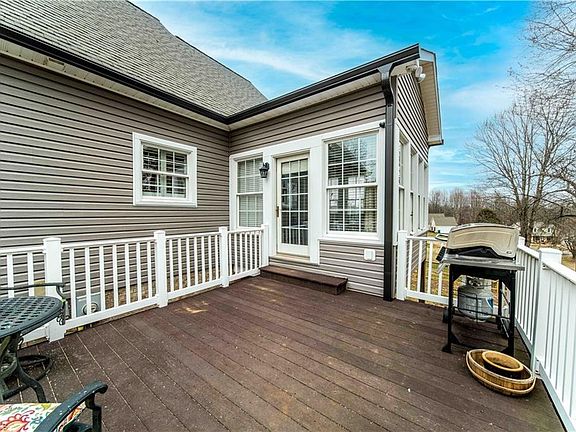 4th image of 208 Triplett St