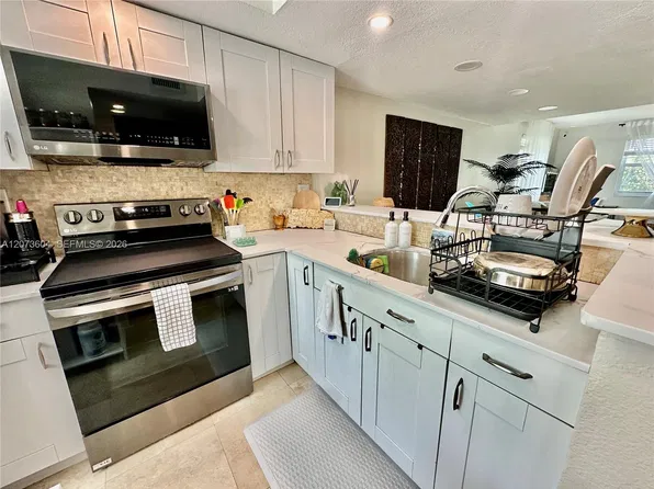 4600 SW 67th Ave APT 240, Miami, FL 33155