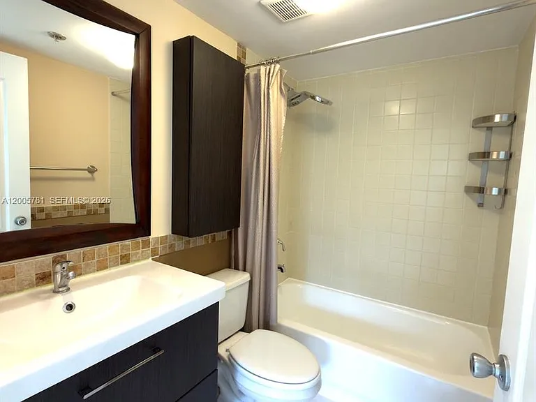 3052 SW 27th Ave #204 — Photo 11